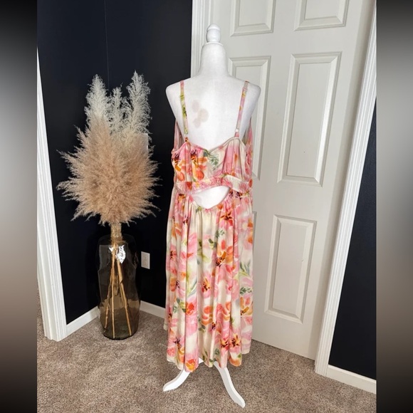 Torrid Floral Midi V-Neck Dress
size 3 or 3XL - Picture 10 of 12